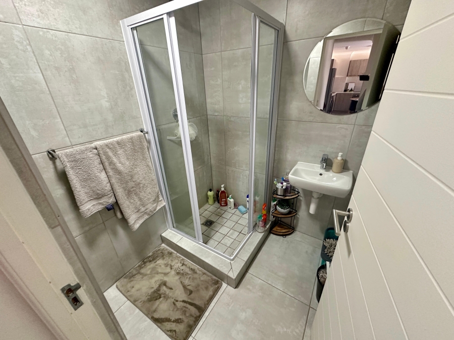 2 Bedroom Property for Sale in Zonnebloem Western Cape